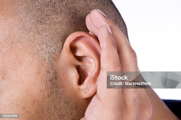 Hombre Terapia De Oído Para Escuchar Foto de stock y más banco de imágenes de Adulto - Adulto, Africano-americano, Afrodescendiente