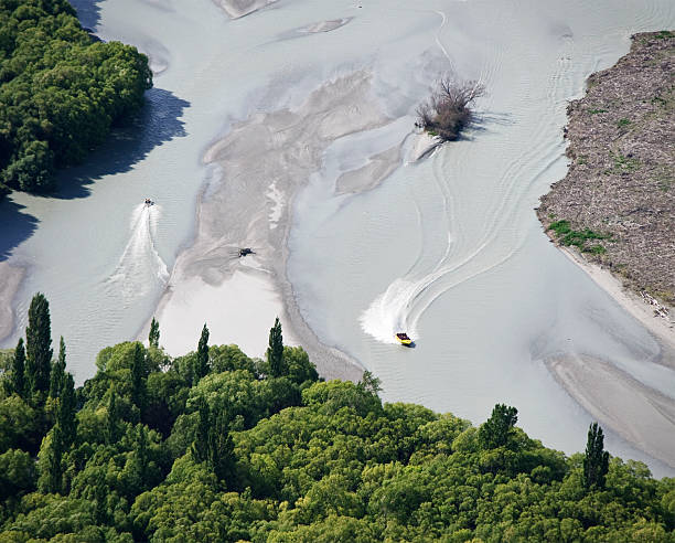 jetboating w nowej zelandii - wake jet boat water water sport zdjęcia i obrazy z banku zdjęć