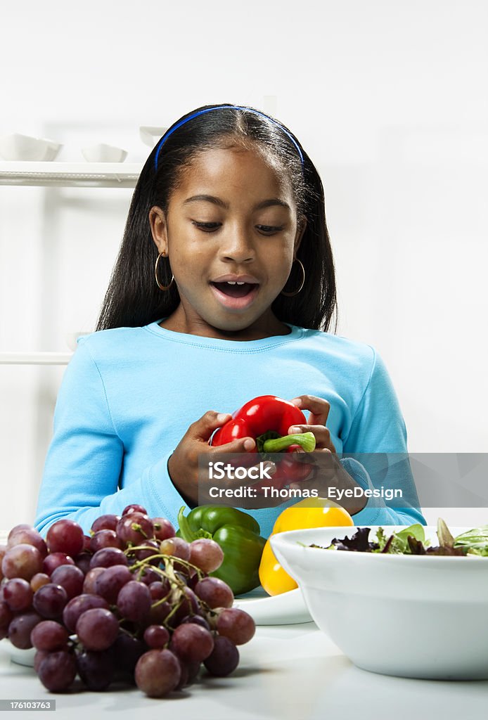 Kind machen Salat - Lizenzfrei 10-11 Jahre Stock-Foto