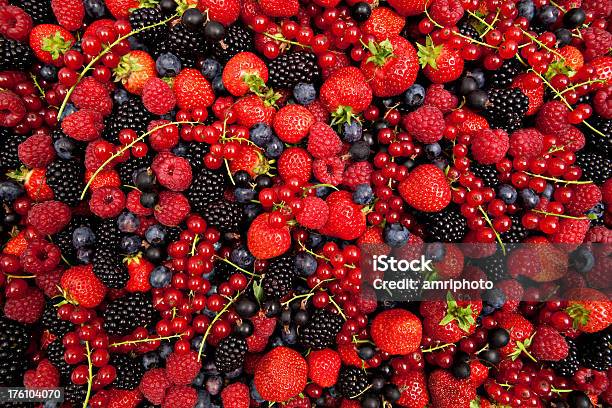 Foto de Muitas Mix De Frutas Vermelhas Frescas e mais fotos de stock de Fruta - Fruta, Vermelho, Morango