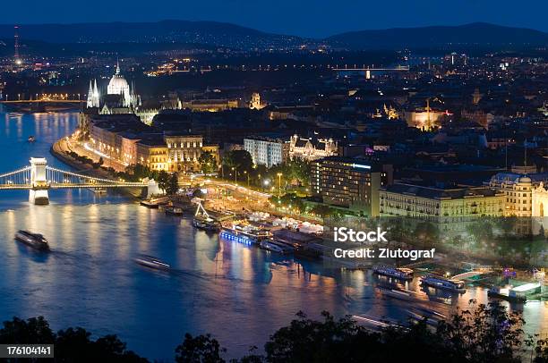 Budapeste Pela Noite - Fotografias de stock e mais imagens de Budapeste - Budapeste, Capitais internacionais, Destino de Viagem