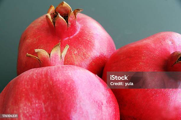Photo libre de droit de Pomegranates banque d'images et plus d'images libres de droit de Aliment - Aliment, Aliments et boissons, Cultures
