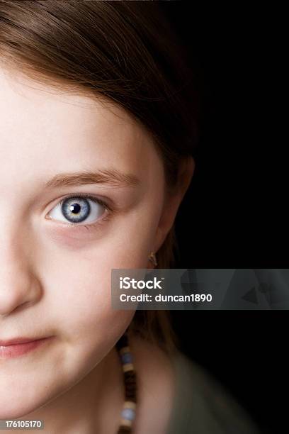 Foto de Retrato De Uma Menina e mais fotos de stock de 10-11 Anos - 10-11 Anos, 14-15 Anos, Adolescente