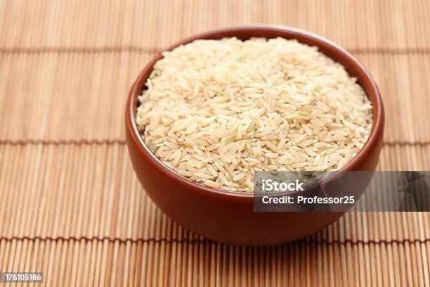 Brown Rice のボウル - カラー画像のストックフォトや画像を多数ご用意 - カラー画像, クローズアップ, スタジオ撮影