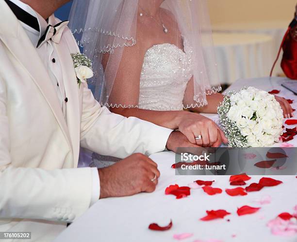 결혼에서요 2명에 대한 스톡 사진 및 기타 이미지 - 2명, 결혼 반지, 결혼 의식