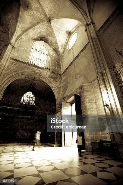 Interno Della Cattedrale Siviglia Spagna - Fotografie stock e altre immagini di Andalusia - Andalusia, Antico - Condizione, Architettura