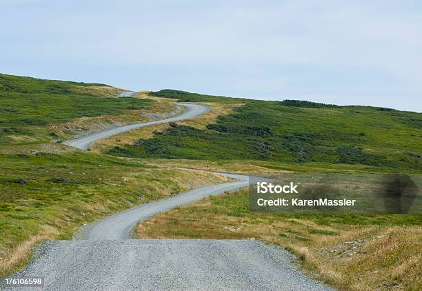 Strada Tortuosa - Fotografie stock e altre immagini di Ambientazione esterna - Ambientazione esterna, Campo, Composizione orizzontale