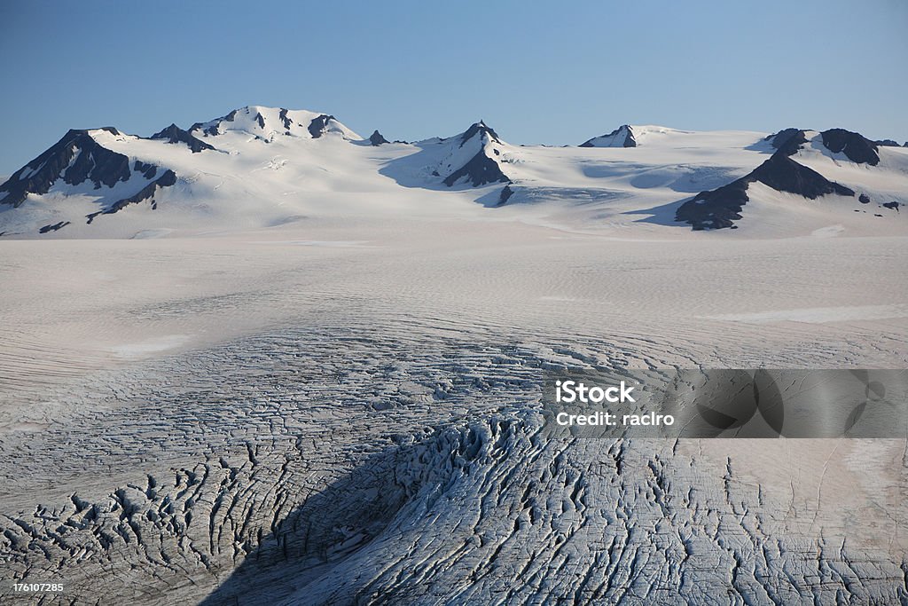 Tarde da noite, acima de uma grande glacier e icefield. - Foto de stock de Acima royalty-free