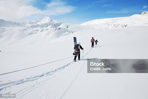 Photo libre de droit de Équipe De Neige banque d'images et plus d'images libres de droit de Activité - Activité, Adulte, Alpes européennes