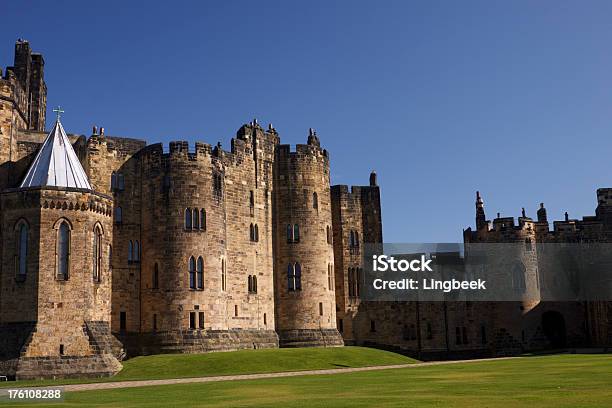 Castello Di Alnwick - Fotografie stock e altre immagini di Castello di Alnwick - Castello di Alnwick, Acqua, Albero