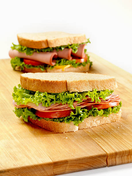 sandwiches sur une planche à découper - fast food italian culture studio shot macro photos et images de collection