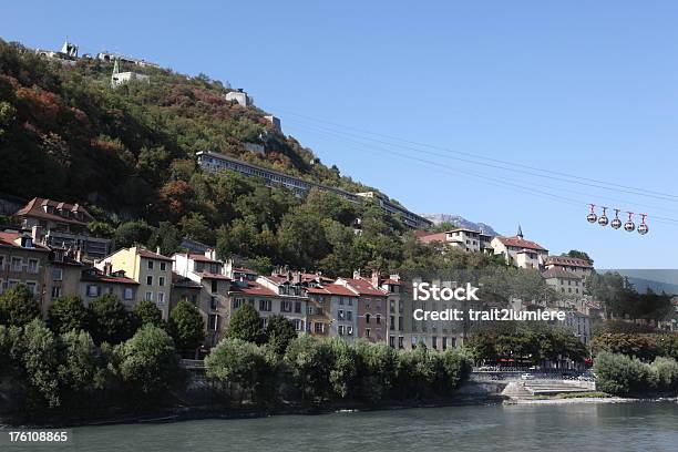 Photo libre de droit de Célèbres Œufs De Grenoble banque d'images et plus d'images libres de droit de Alpes européennes - Alpes européennes, Bâtiment vu de l'extérieur, Câble d'acier