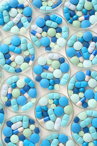 istock Pills in petri dishes 176109010