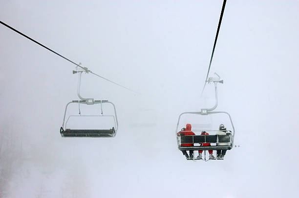 w chmurze - skiing winter snow mountain zdjęcia i obrazy z banku zdjęć