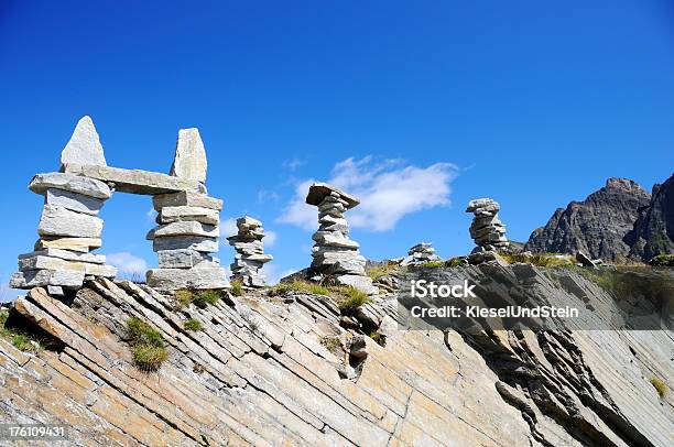 Piedras Apiladas Foto de stock y más banco de imágenes de Aire libre - Aire libre, Apilar, Arreglo