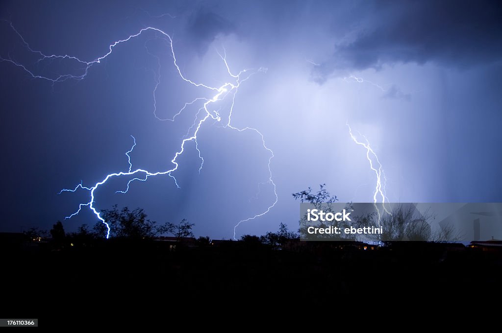 Lightning 폭풍. 투스칸, 애리조나 - 로열티 프리 0명 스톡 사진