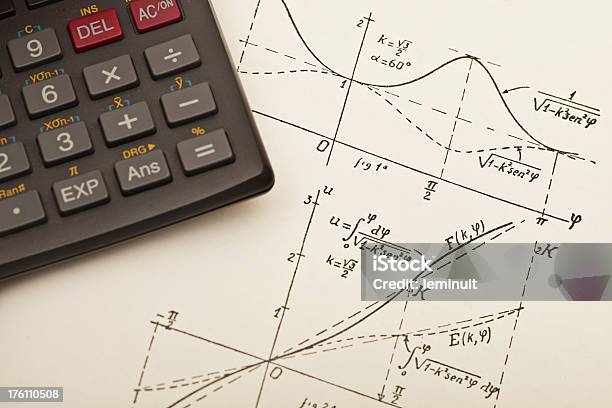 Foto de Matemática e mais fotos de stock de Aprender - Aprender, Calculadora, Cifras Financeiras