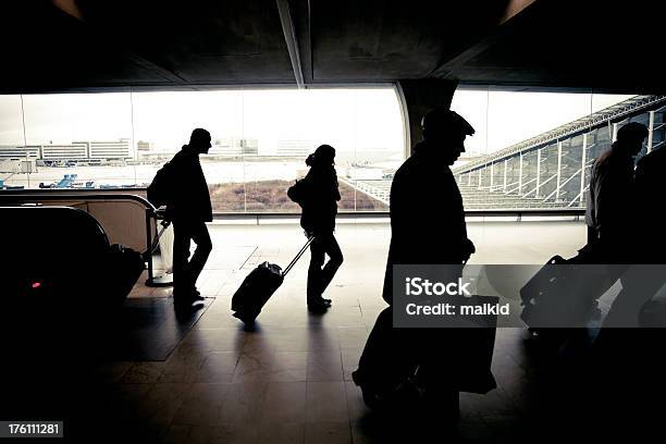 Aeroporto - Fotografias de stock e mais imagens de Adulto - Adulto, Aeroporto, Avião