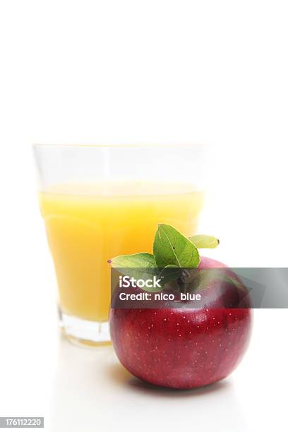 Foto de Maçã Fresca Com Suco De Laranja e mais fotos de stock de Alimentação Saudável - Alimentação Saudável, Branco, Comida