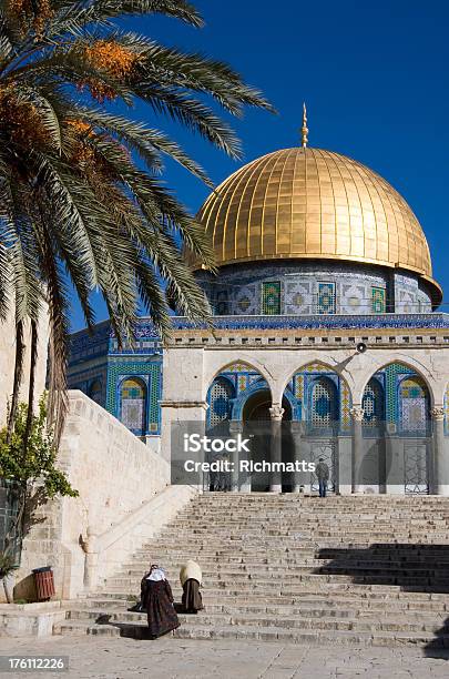 Cúpula Da Rocha Em Jerusalém Santuário Islâmica - Fotografias de stock e mais imagens de Adulto - Adulto, Antigo, Arquitetura
