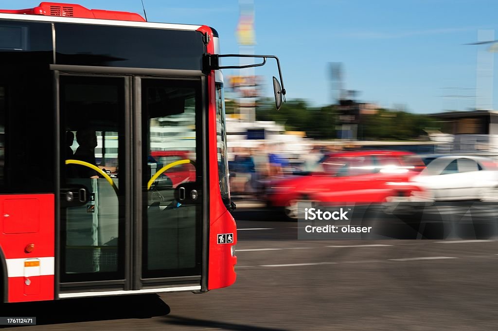 Circulation routière dans la ville, les heures de pointe - Photo de Bus libre de droits