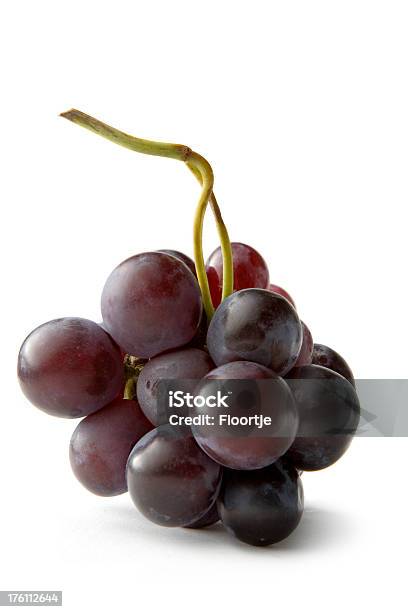 Obst Rote Grapes Stockfoto und mehr Bilder von Weißer Hintergrund - Weißer Hintergrund, Rote Traube, Einzelner Gegenstand