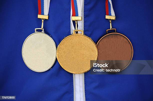 Foto de Gold Medalhas De Prata E Bronze e mais fotos de stock de Azul - Azul, Branco, Bronze - Descrição de Cor