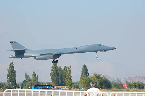 Intercontinental Bomber B1 Intercontinental Bomber Landing b1 bomber stock pictures, royalty-free photos & images