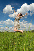jumping-auf-dem-feld.jpg?b=1&s=170x170&k=20&c=izl39PYl1XFAJ1SYee7Jg-0HXtu2urpT8KwjWyUhklk=