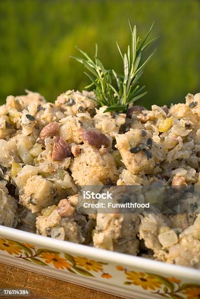 Stuffing Foto de stock y más banco de imágenes de Castaña - Castaña, Relleno - Aderezo, Aire libre