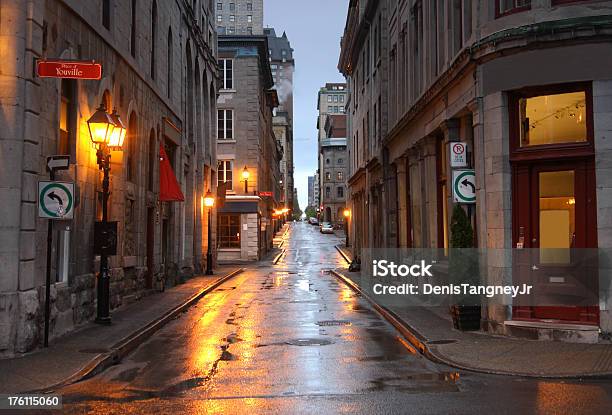 Stary Montreal Quebec - zdjęcia stockowe i więcej obrazów Bez ludzi - Bez ludzi, Biurowiec, Chodnik