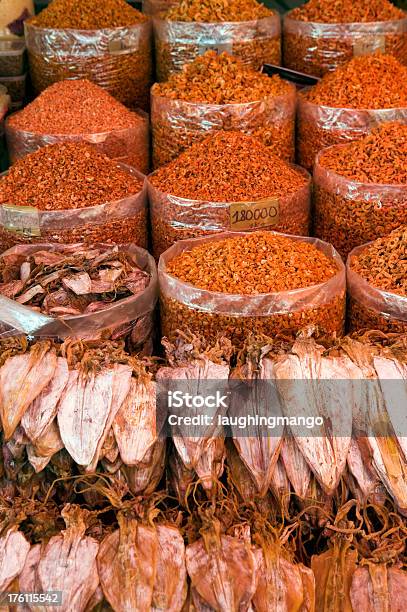 Getrocknete Garnelentintenfisch Fischmarkt Erhaltenen Speisen In Saigon Vietnam Stockfoto und mehr Bilder von Asiatische Kultur