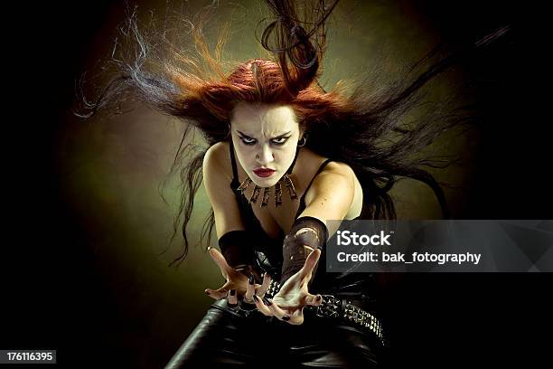 Gwiazda Rock - zdjęcia stockowe i więcej obrazów Heavy metal - Heavy metal, Kobiety, Uderzać głową