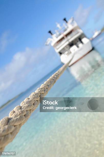 Foto de Amarrado Barco Nas Águas Tropicais e mais fotos de stock de Corda - Corda, Perspectiva Espacial, Fiji