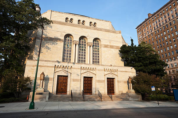 istock Temple Sholom in Chicago 176118125