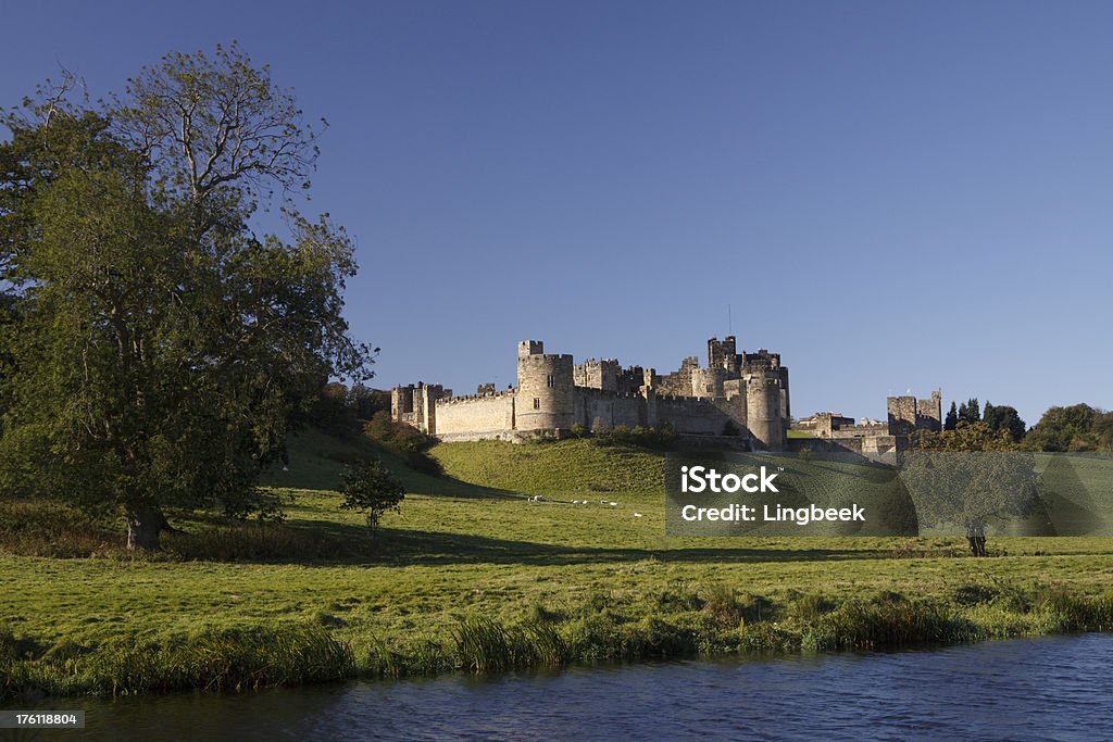 Castello di Alnwick - Foto stock royalty-free di Acqua