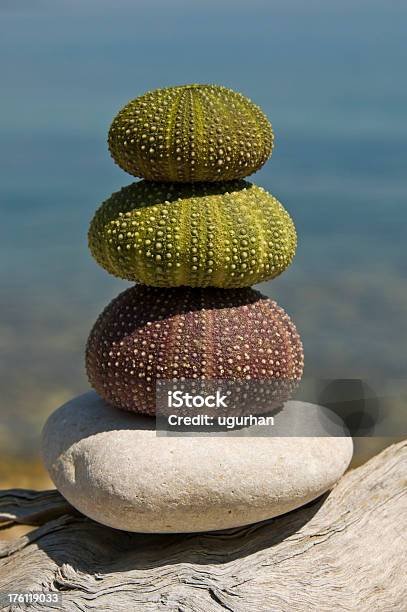 Piedra Torre Foto de stock y más banco de imágenes de Acuerdo - Acuerdo, Aire libre, Alto - Descripción física