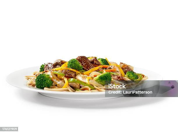 Sichuan Manzo Con Noodle - Fotografie stock e altre immagini di Manzo - Manzo, Saltato in padella, Alimentazione sana