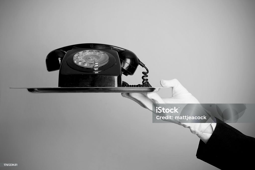Butler con teléfono - Foto de stock de Mayordomo libre de derechos