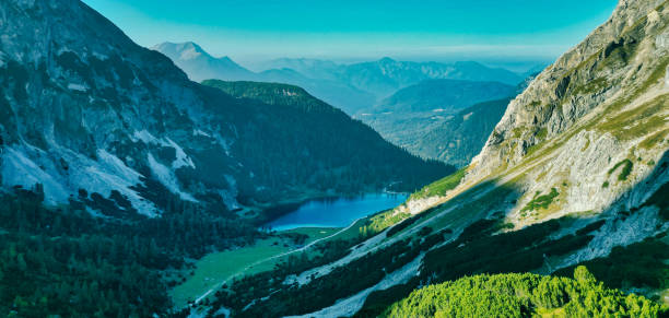 lagos seebensee y drachensee, ehrwald, tirol, austria - austria mountain panoramic ehrwald fotografías e imágenes de stock