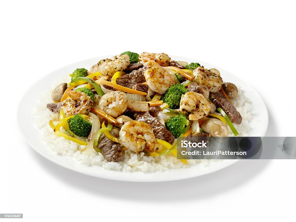 Manzo Szechuan e gamberetti con riso - Foto stock royalty-free di Cucina cinese