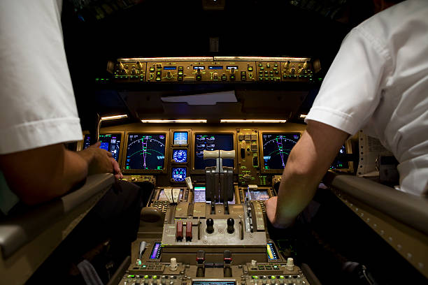 noite de cabine de piloto de avião de - cockpit airplane autopilot dashboard imagens e fotografias de stock