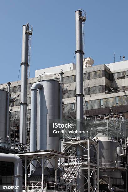 Moderne Industrie Xxxl Stockfoto und mehr Bilder von Aufnahme von unten - Aufnahme von unten, Blau, Chemiefabrik