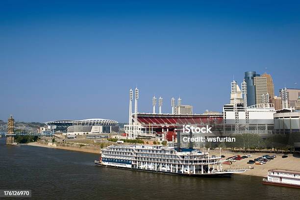 Foto de Cincinnati e mais fotos de stock de Cincinnati - Cincinnati, Ohio, Barco a vapor com pás