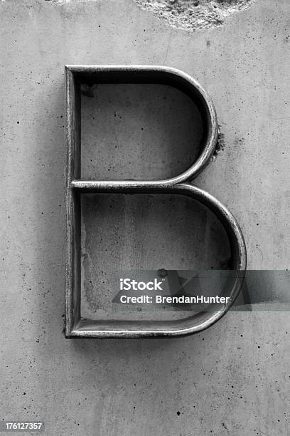 Der Buchstabe B Stockfoto und mehr Bilder von Buchstabe B - Buchstabe B, Schild, Abgeschiedenheit
