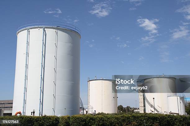 Zbiornikowy - zdjęcia stockowe i więcej obrazów Wieża ciśnień - Zbiornik - Wieża ciśnień - Zbiornik, Fabryka, Benzyna