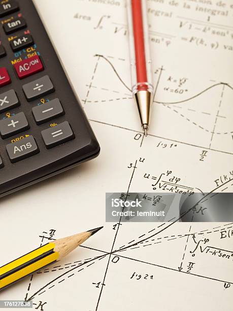 Matemática - Fotografias de stock e mais imagens de Representação gráfica - Representação gráfica, Símbolo Matemático, Matemática - Disciplina Curricular