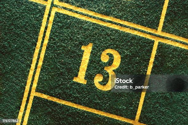 Treze - Fotografias de stock e mais imagens de Número 13 - Número 13, Mesa de Roleta, Roleta