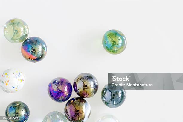 Vidro Colorido Marbles - Fotografias de stock e mais imagens de Berlinde - Berlinde, Branco, Brinquedo