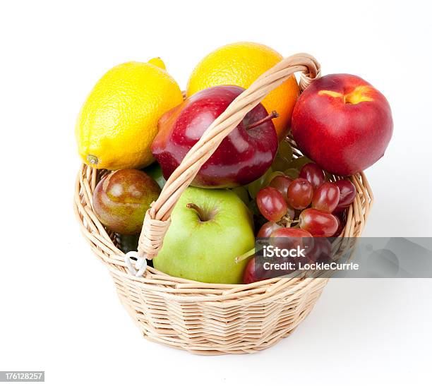 Kosz Owoców - zdjęcia stockowe i więcej obrazów Artykuły spożywcze - Artykuły spożywcze, Białe tło, Brzoskwinia - Owoc